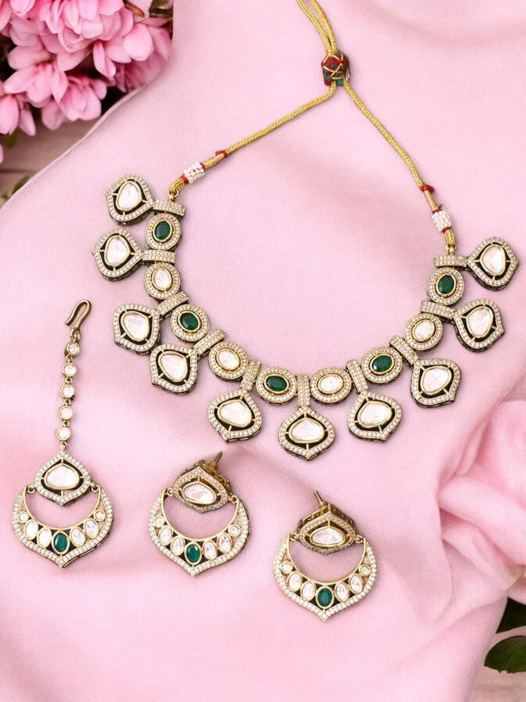 Emerald Scatt Victorian Jewellery Set