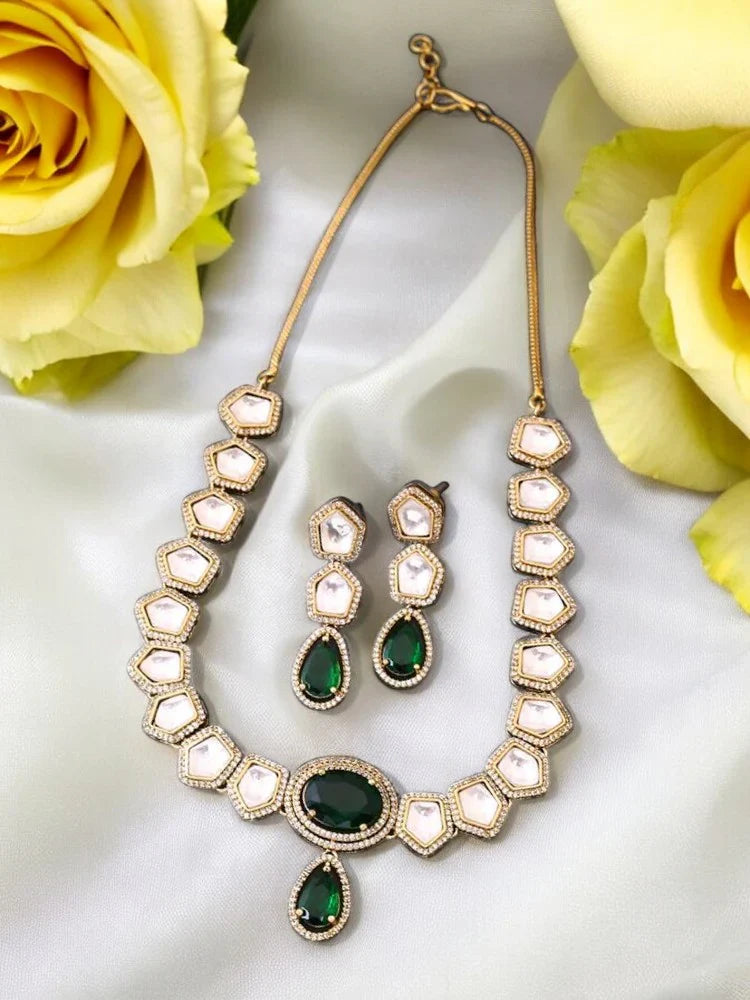 Emerald Sula Victorian Jewellery Set - New Arrival